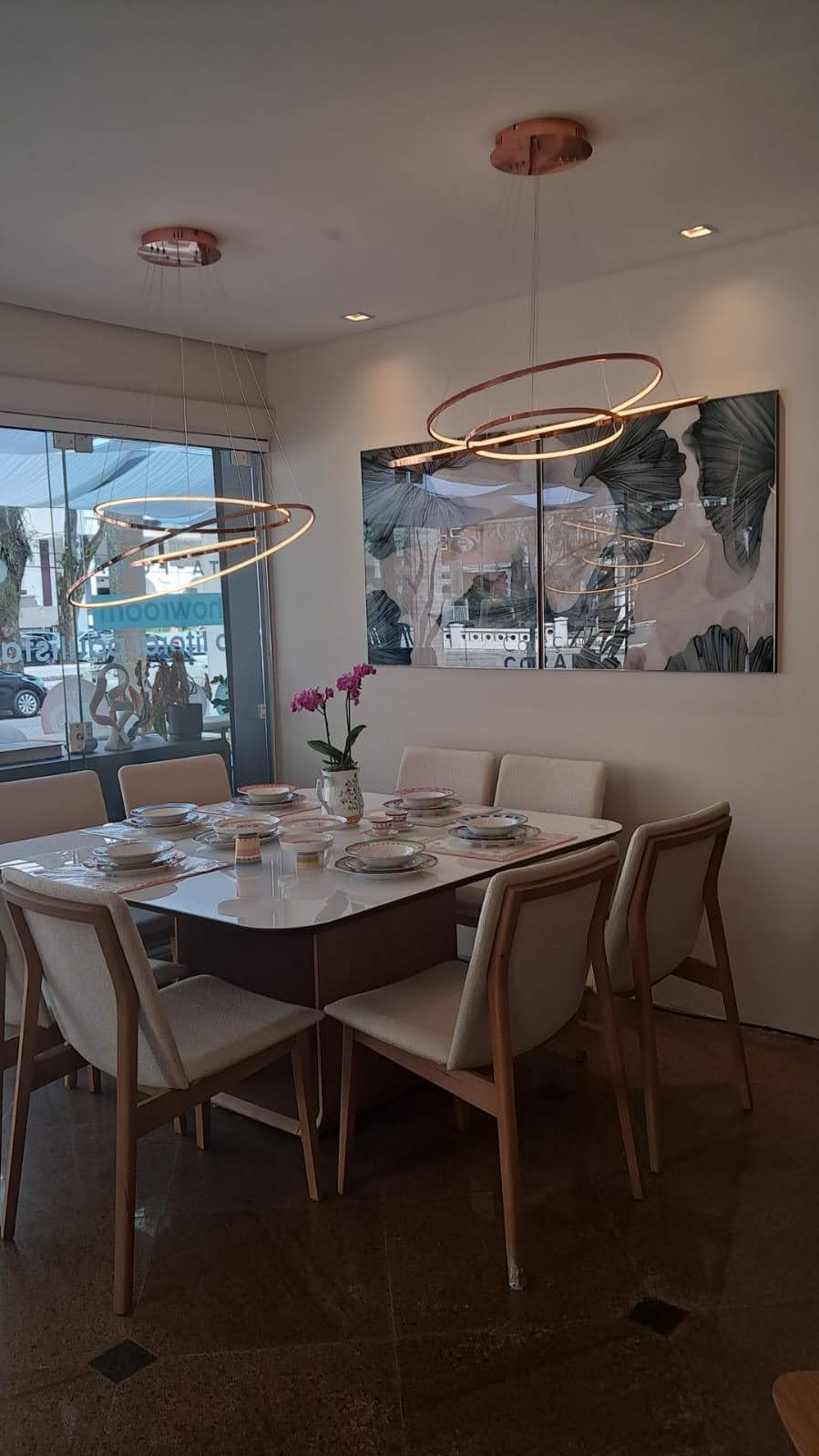 Mesa de jantar em laca off-white com carvalho